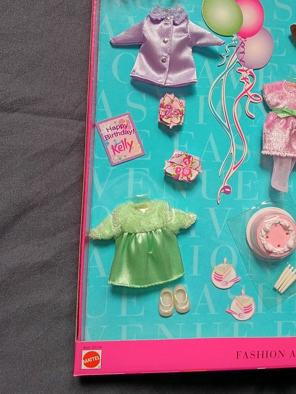 Kelly Fashion Avenue Piece of Cake Birthday Outfit Set Mattel 2001 #25754